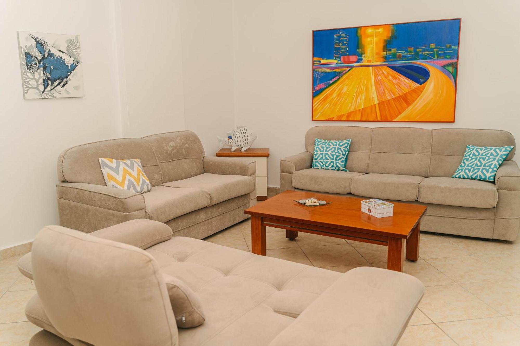 Kote's Beachfront 21 *